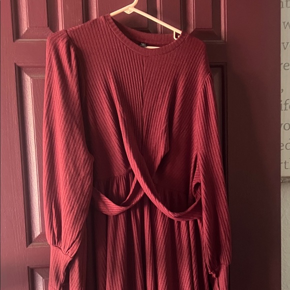 Elegant Black and Red Women's Dress Set - Picture 6 of 13